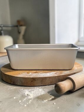 Oneida Gold Loaf Pan - Premium Bakeware Stainless Steel Silicone Coating